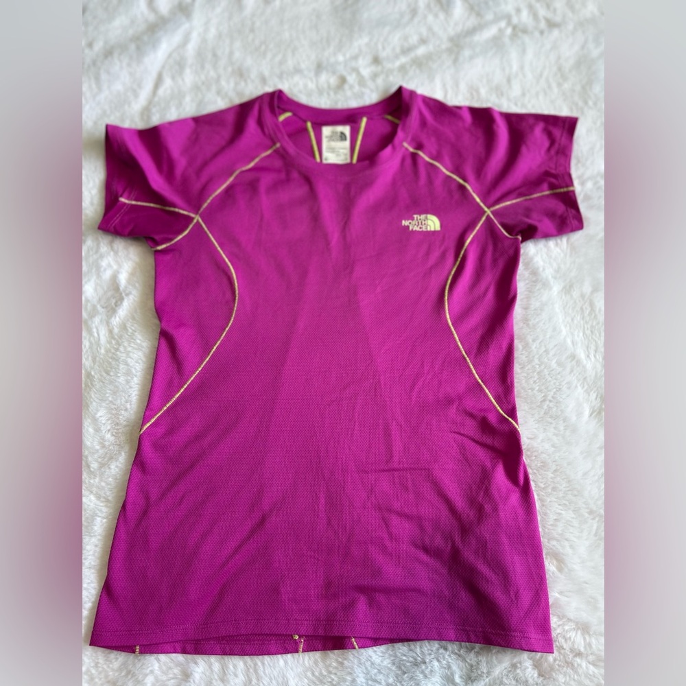 🎉HP🎉The North Face Women's Magenta Short Sleeve Tee Flash Dry sz:XS - Picture 2 of 5